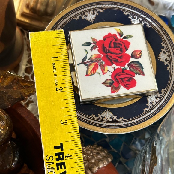 Vintage Rose Compact - Picture 6 of 7
